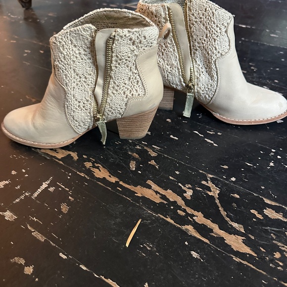 Lace and Leather Ankle Boots, sz 5 - Picture 3 of 5